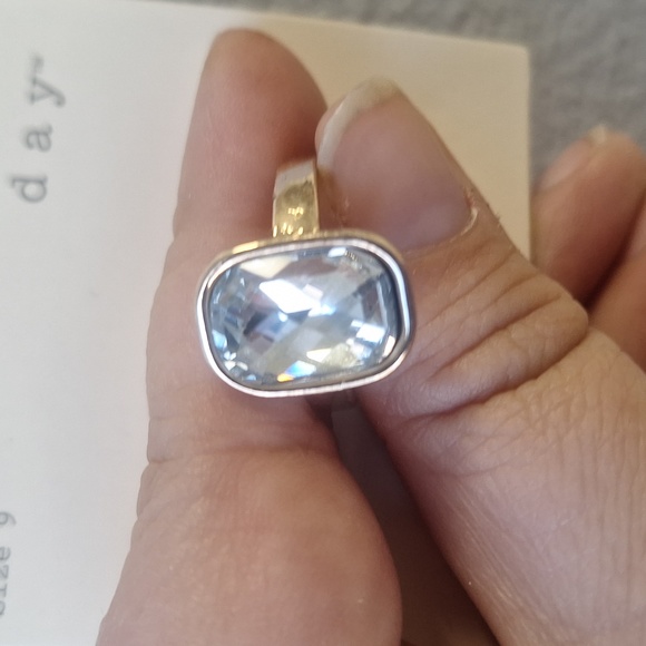 A new day gold tone with white ring - Picture 1 of 5